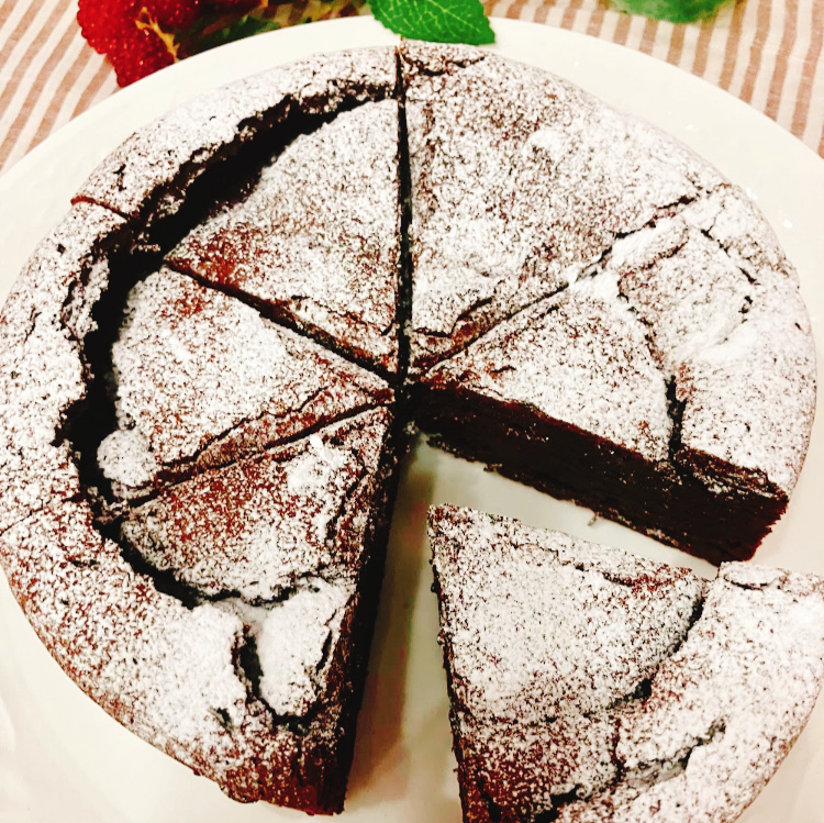 クラシックショコラ (ホール：4インチ6インチ）（カット）Classic Chocolate