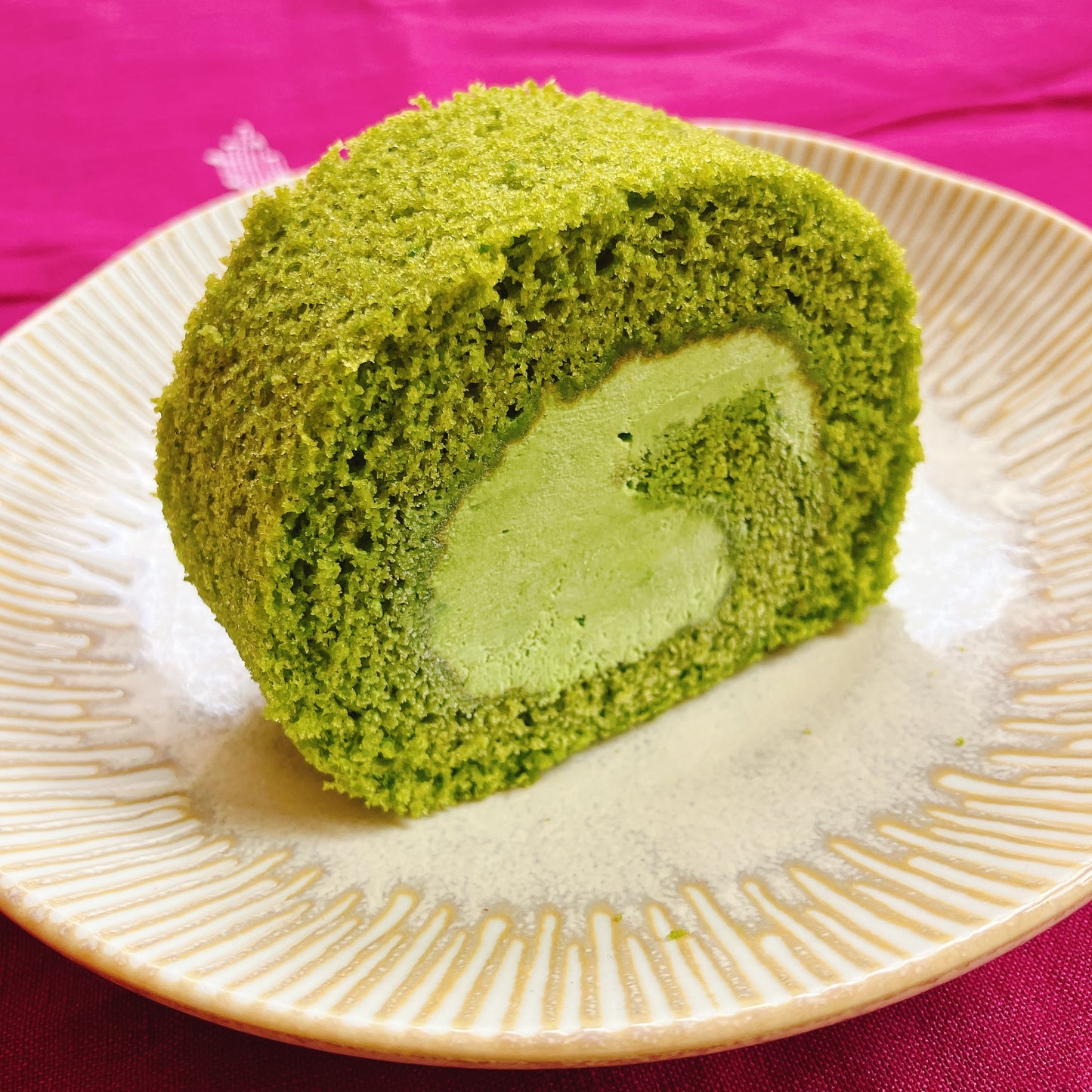 抹茶ロールケーキ　（カット/ホール/ホールデコレーション）　Matcha Roll Cake